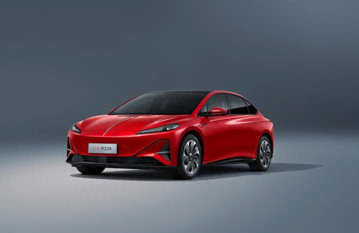 紅旗天工 05 純電動轎車上市 159,800 元起