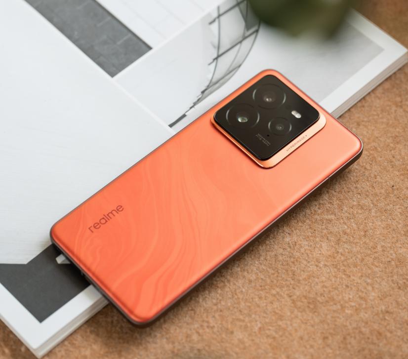 真我不講武德,6500mAh+120倍變焦,驍龍8至尊版手機跌至2898元