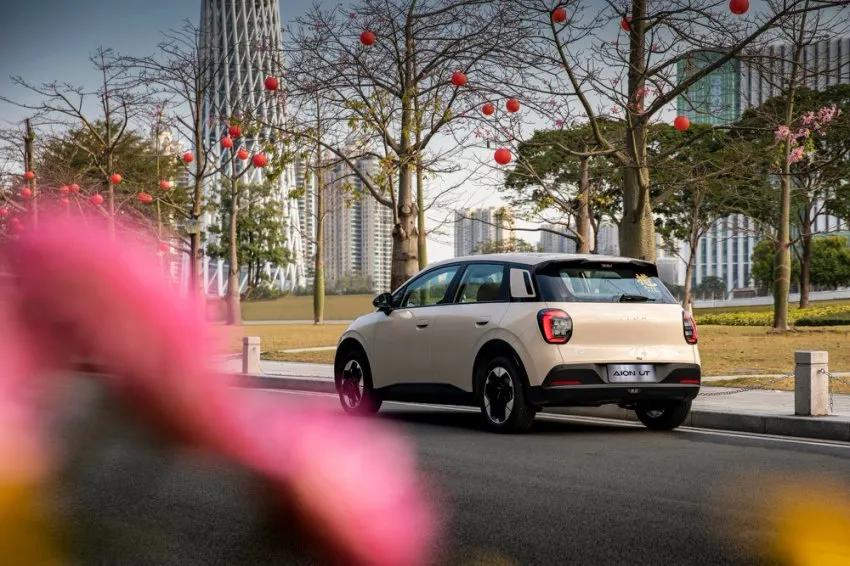 6萬(wàn)多的車(chē)開(kāi)出30萬(wàn)體驗(yàn)?埃安UT真做到了