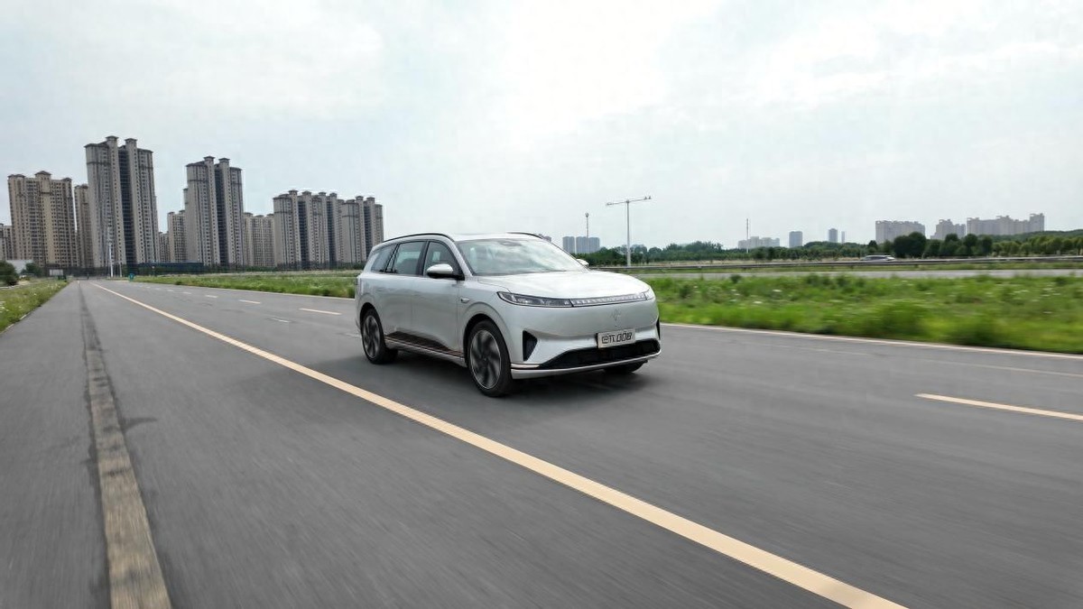 車長超5米的大型SUV也有操控?深度試駕東風(fēng)奕派eπ008