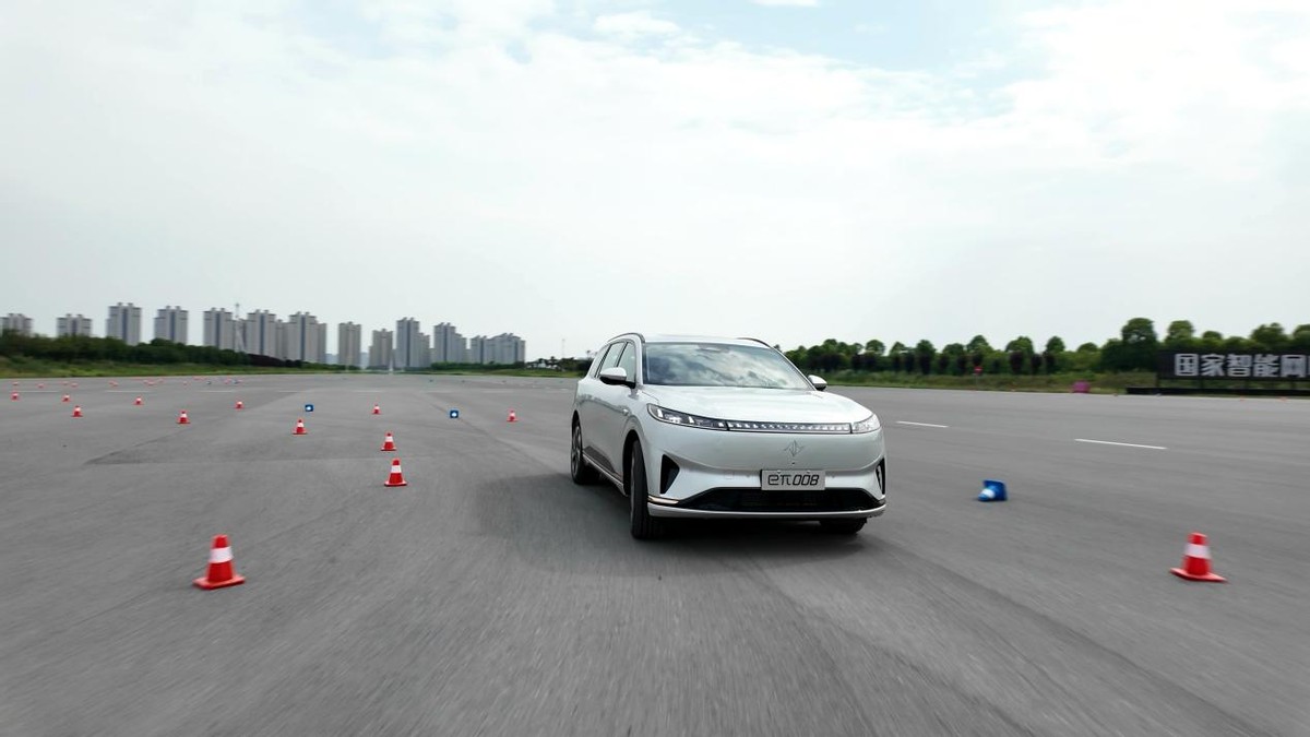 車長超5米的大型SUV也有操控?深度試駕東風(fēng)奕派eπ008