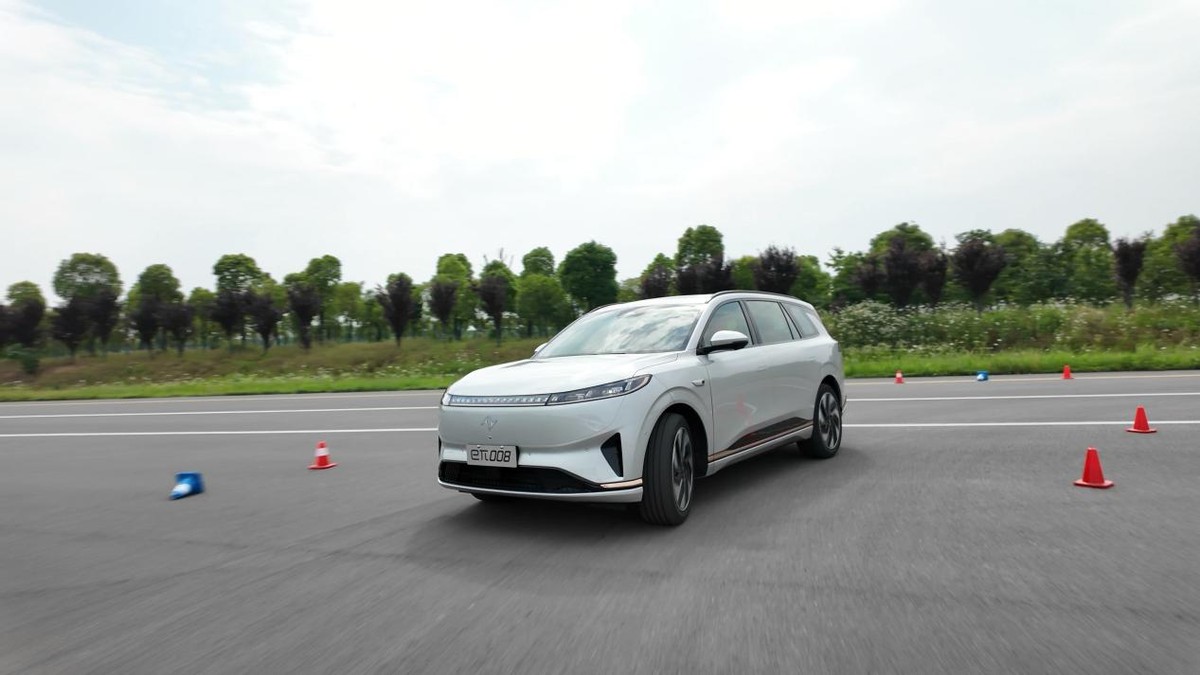 車長超5米的大型SUV也有操控?深度試駕東風(fēng)奕派eπ008