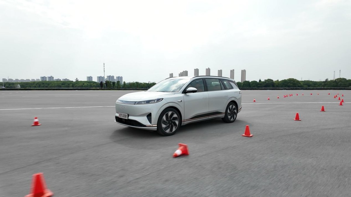 車長超5米的大型SUV也有操控?深度試駕東風(fēng)奕派eπ008