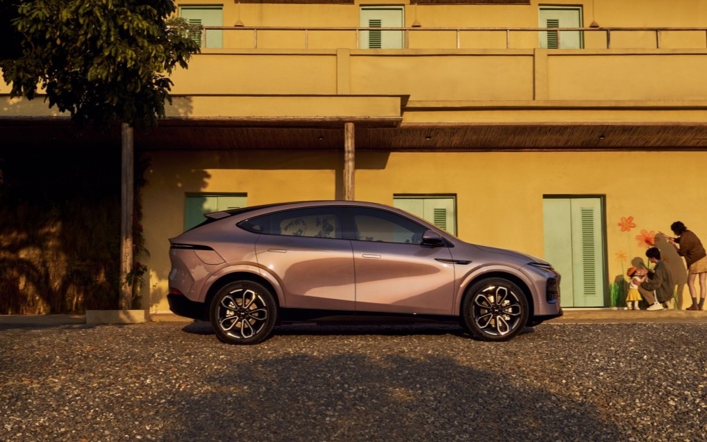 2025款小鵬G6,標配5C快充,車位到車位智駕能力