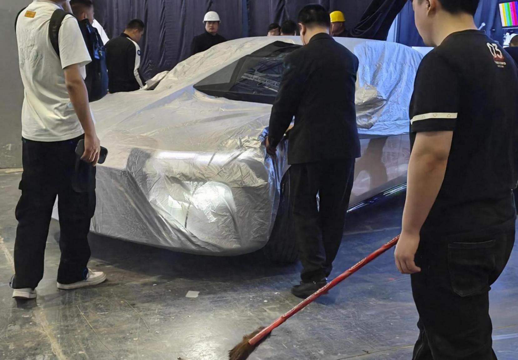 2025上海車展探館直擊:零跑B01純電中型轎車全球首秀前瞻