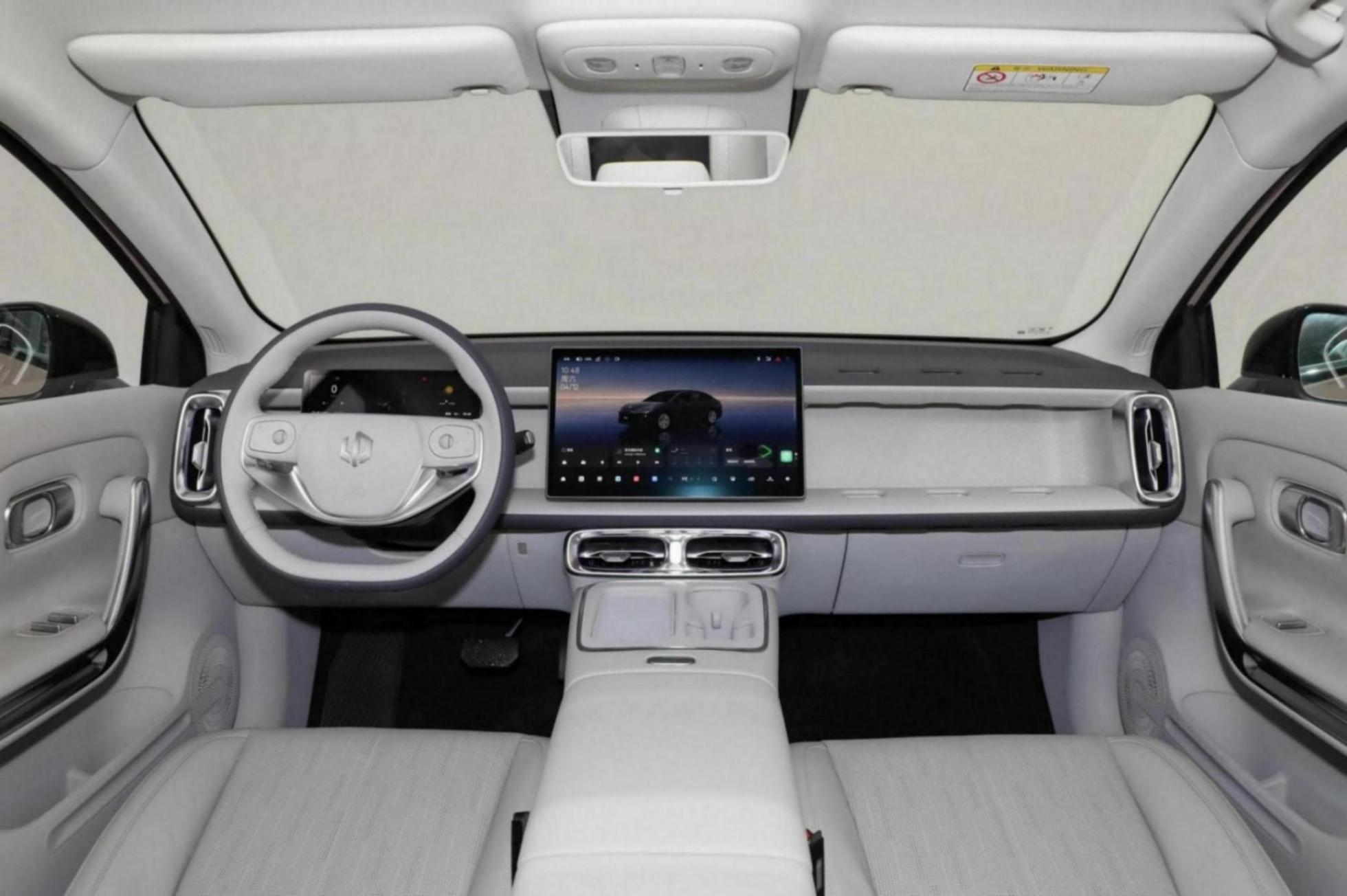 2025上海車展探館直擊:零跑B01純電中型轎車全球首秀前瞻