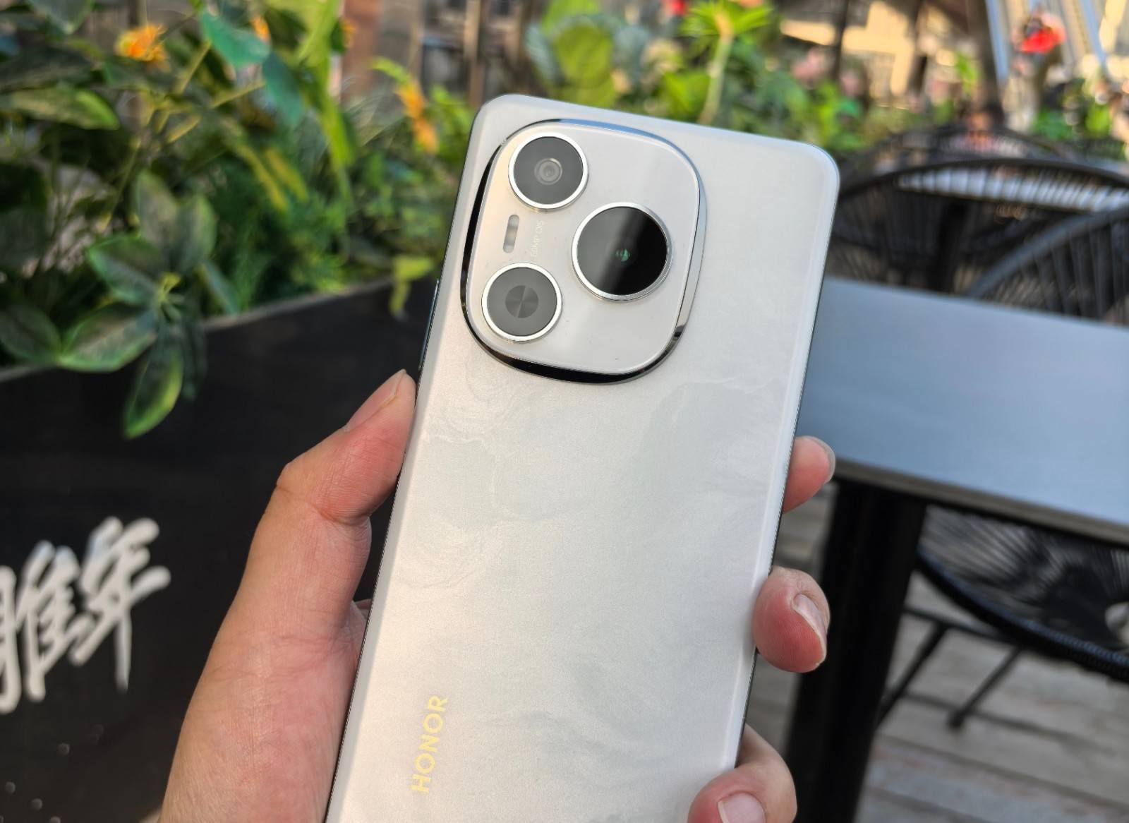 中端手機(jī)市場(chǎng)的“續(xù)航王”,8000mAh+256GB才賣1699元,支持66W快充
