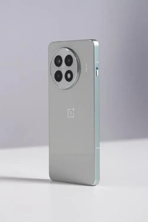 2025年2000元檔手機終極對決:四款真旗艦閉眼入指南