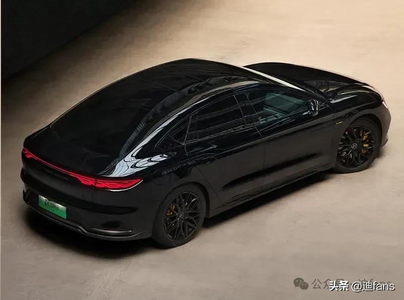 比亞迪技術平權再下一城!15 萬級車型能開豪華車?網友:工業義父