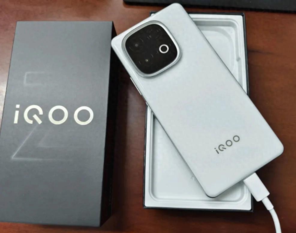 最強千元機:iQOO Z10 Turbo pro