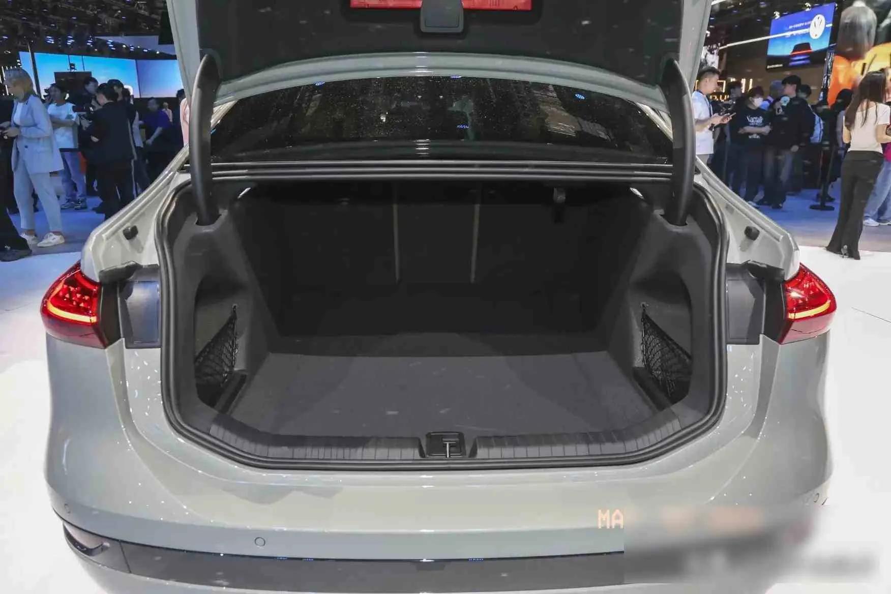 奧迪A6L變身電動車,老司機(jī)直呼認(rèn)不出,續(xù)航夠用嗎?